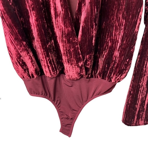 Good American Velvet Bodysuit Burgundy Size 0 Wrap V Neck Long Sleeve - Picture 4 of 9